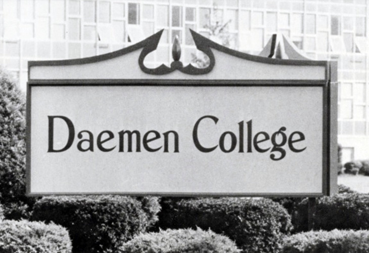 Daemen College Sign